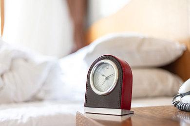 《天国：拯救2》主角太臭易被NPC发现 洗澡可解决